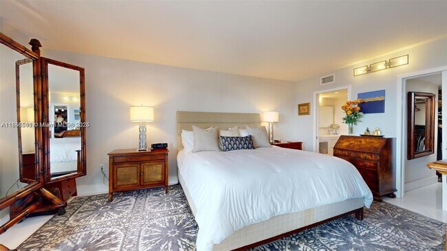 Building Photo - 3625 N Country Club Dr