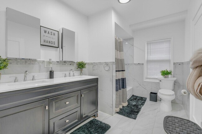 Building Photo - 196 2nd St