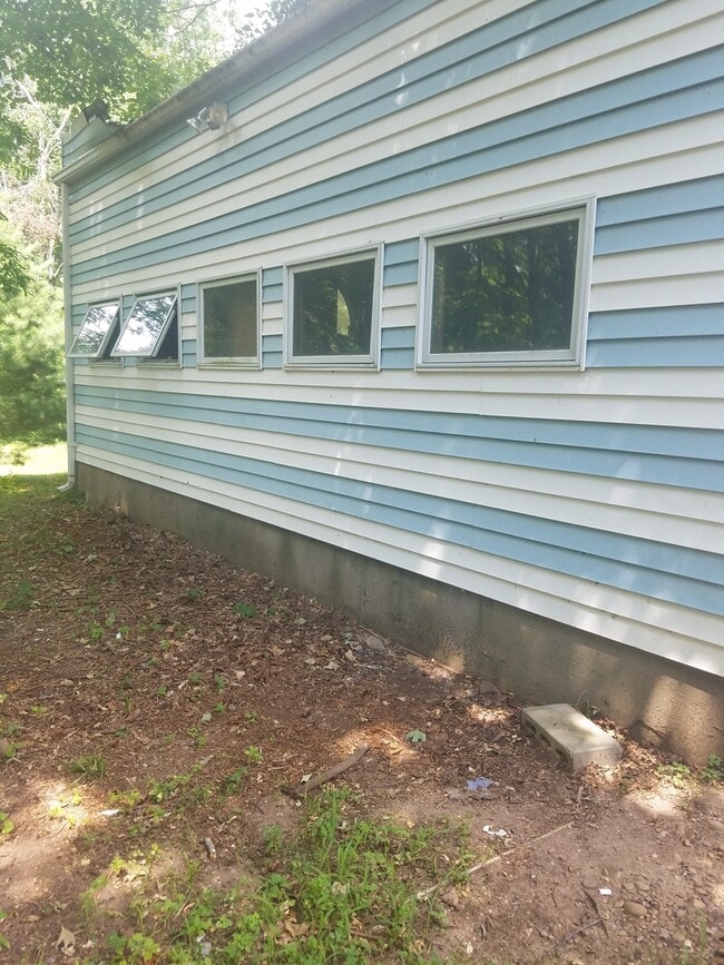Building Photo - Single Family Home within walking distance to Quinnipiac