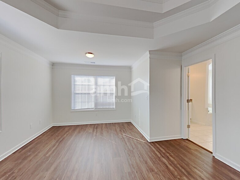 Building Photo - 979 Park Knoll Ct NE