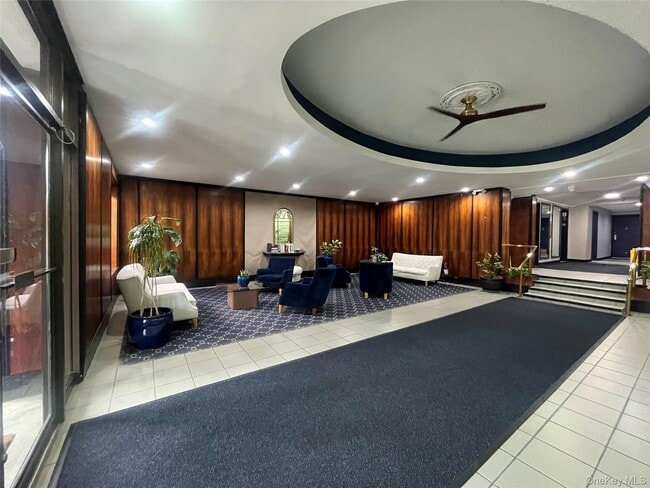 Building Photo - 666 Pelham Rd