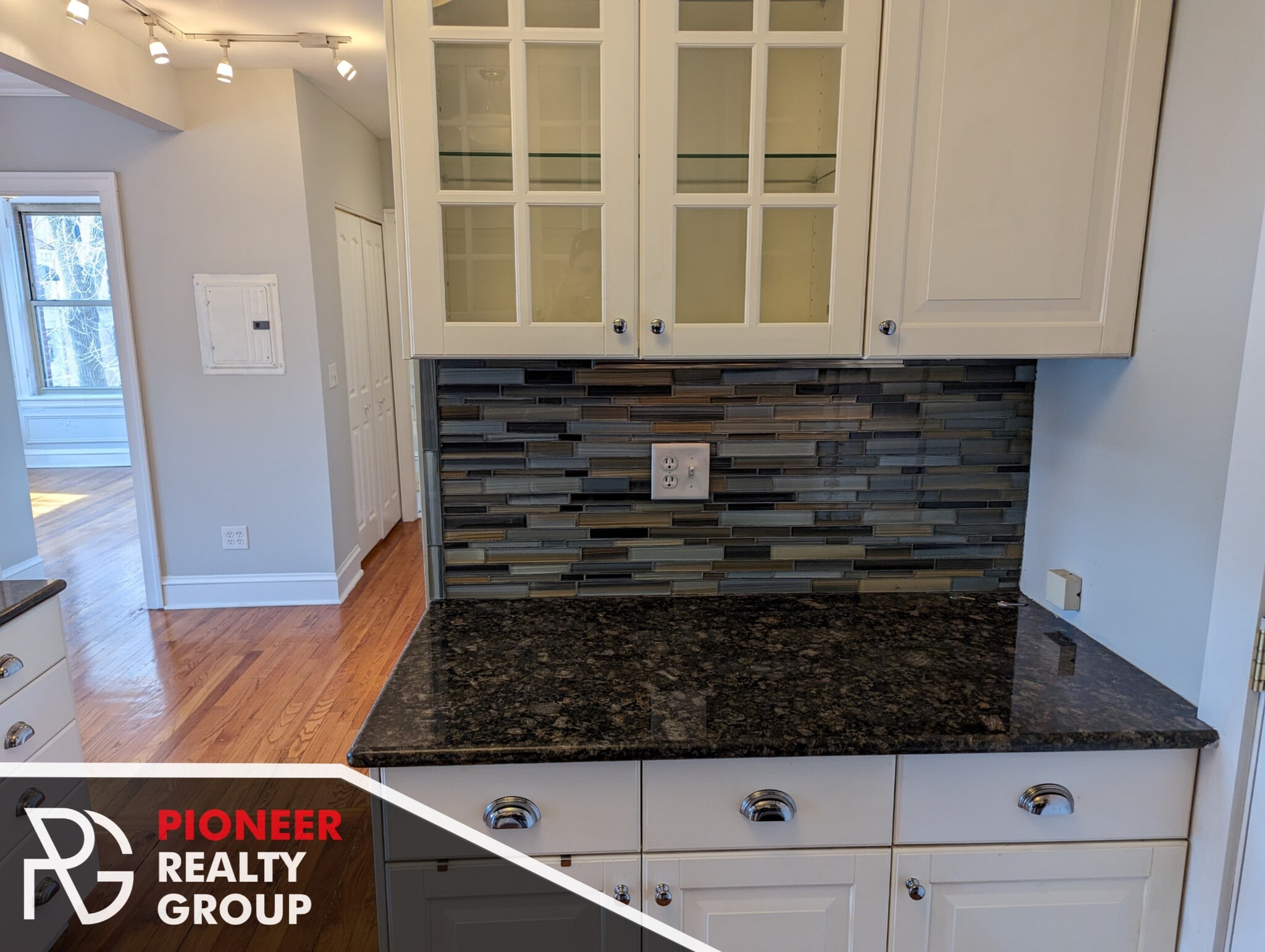 Building Photo - 546 W Surf St