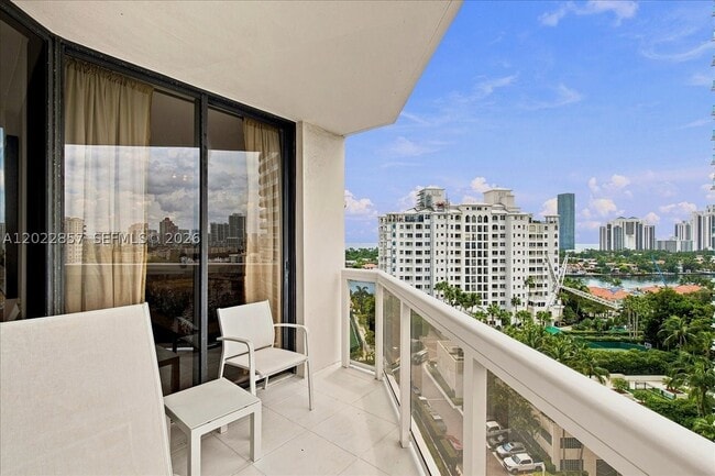 Building Photo - 20185 E Country Club Dr