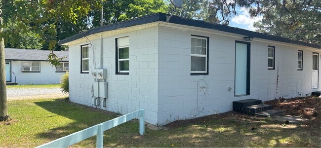 Building Photo - 1110 Charlie Dr