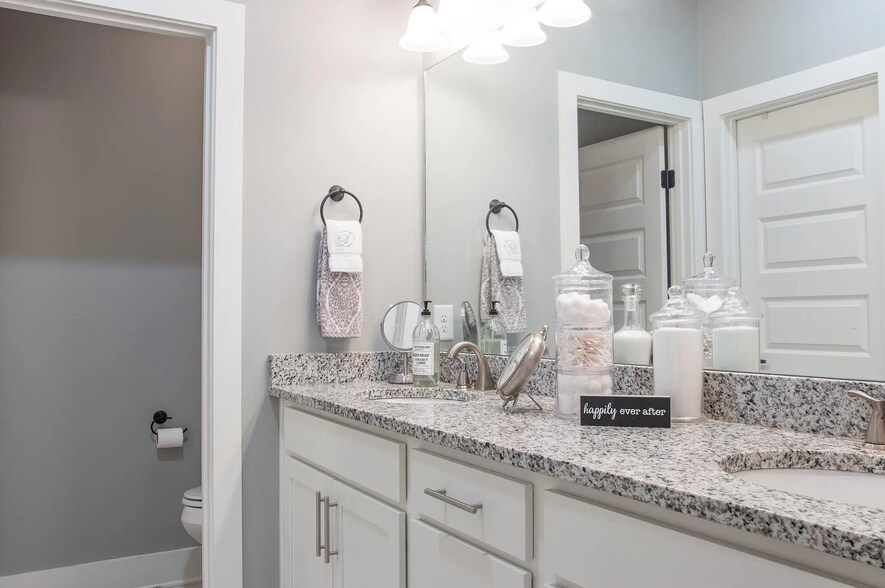 Building Photo - 304 Spring St