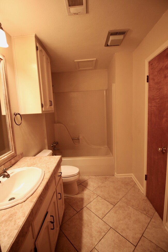 En suite bath - 141 E Boyd Dr