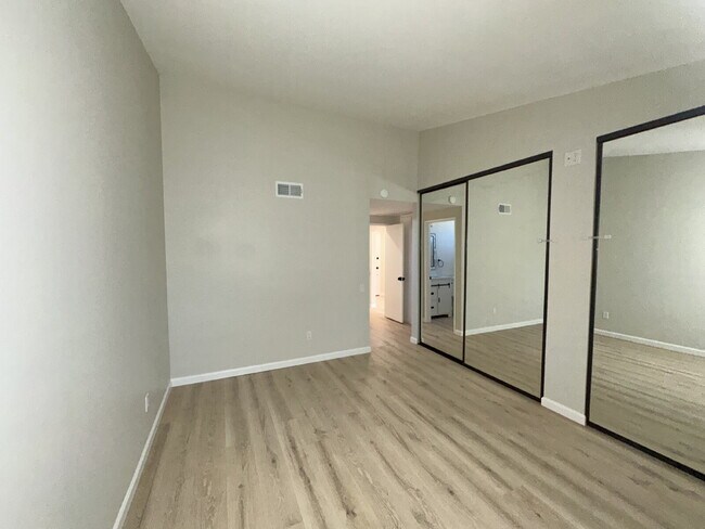 Building Photo - Enjoy Resort-Style 55+ Living in This Bright Camarillo Home