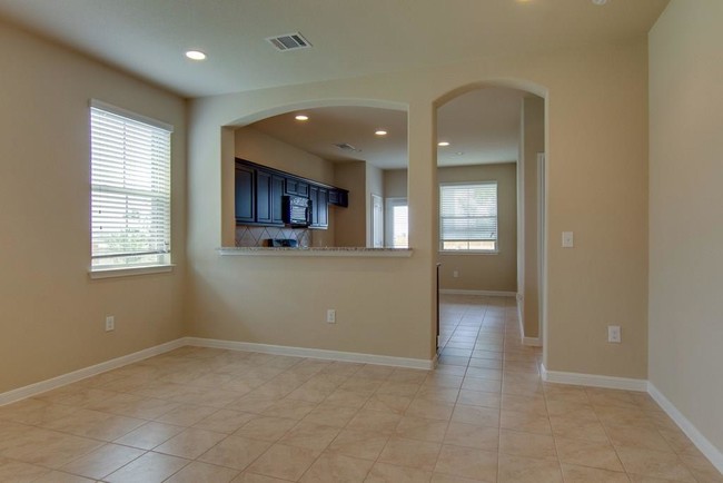 Building Photo - 2880 Donnell Dr