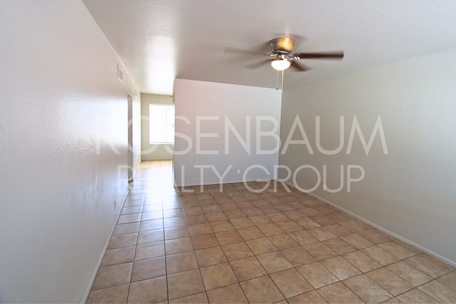 Building Photo - Charming & cozy 2-bedrooms, 1-bath triplex...