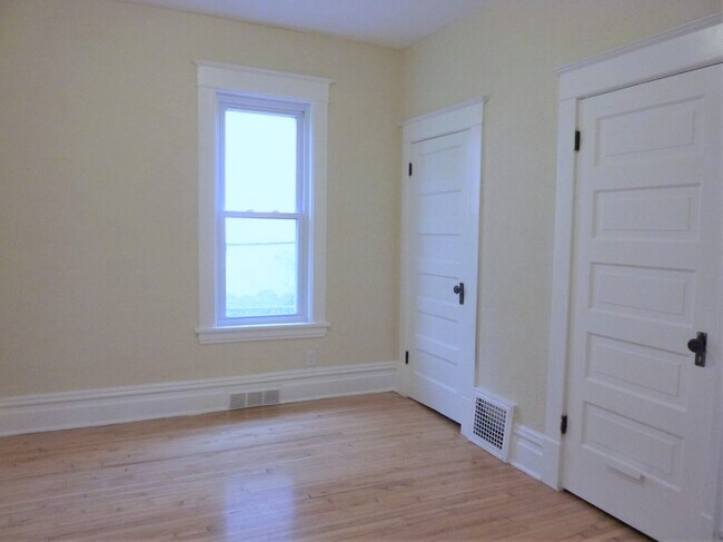 Building Photo - 738 Magnolia Ave E