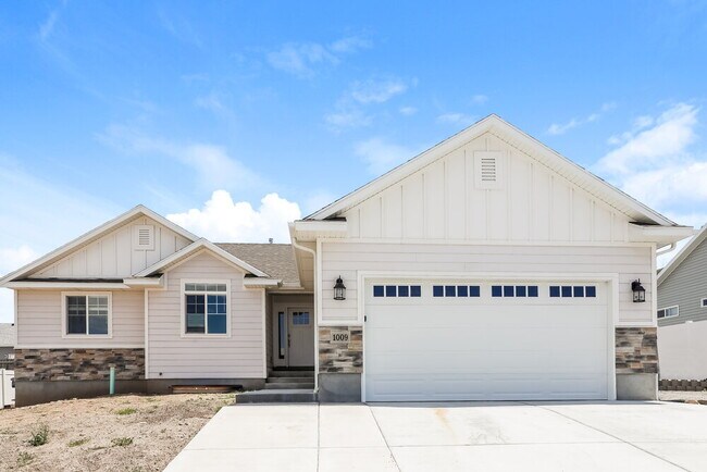 Primary Photo - 1009 1050 W