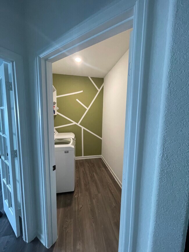 Building Photo - 16152 Dockside St