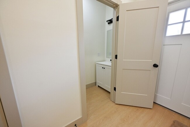 Building Photo - 132 Brushwood Dr