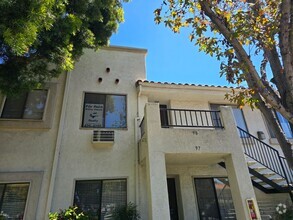Building Photo - 2 Bed 2 Bath Condo