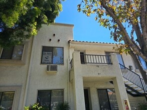 Building Photo - 2 Bed 2 Bath Condo