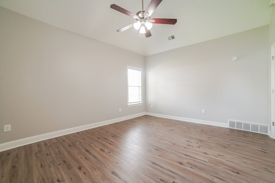 Building Photo - 8978 Shellflower Dr
