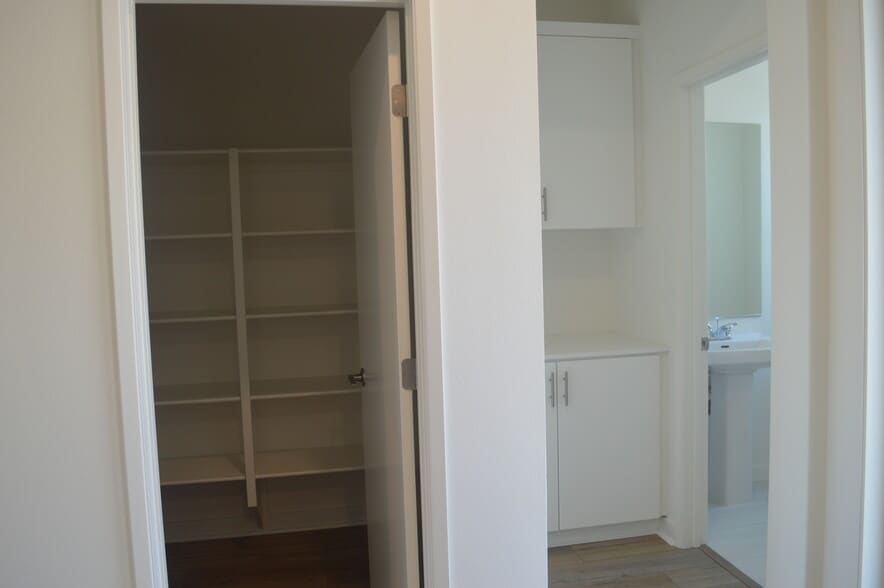Building Photo - 5202 Sunset Wave Dr