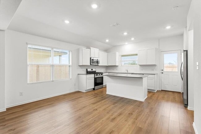 Building Photo - 487 Alamito Ave