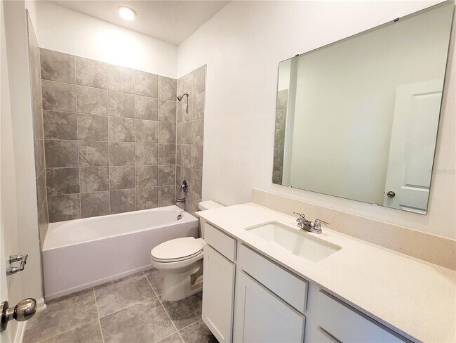 Building Photo - 241 Bogey Dr