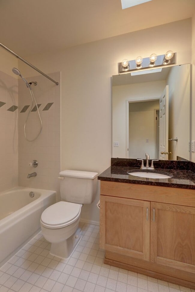 Building Photo - Beautiful 3bd, 2.5ba Home in Klahanie Avai...