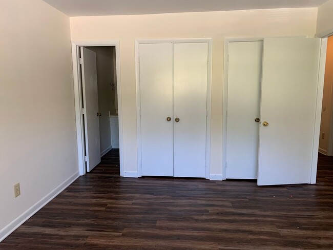 Building Photo - One-month FREE rent!