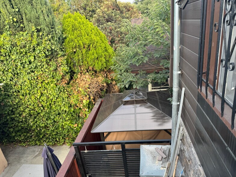 Building Photo - 5919 Lexington Ave