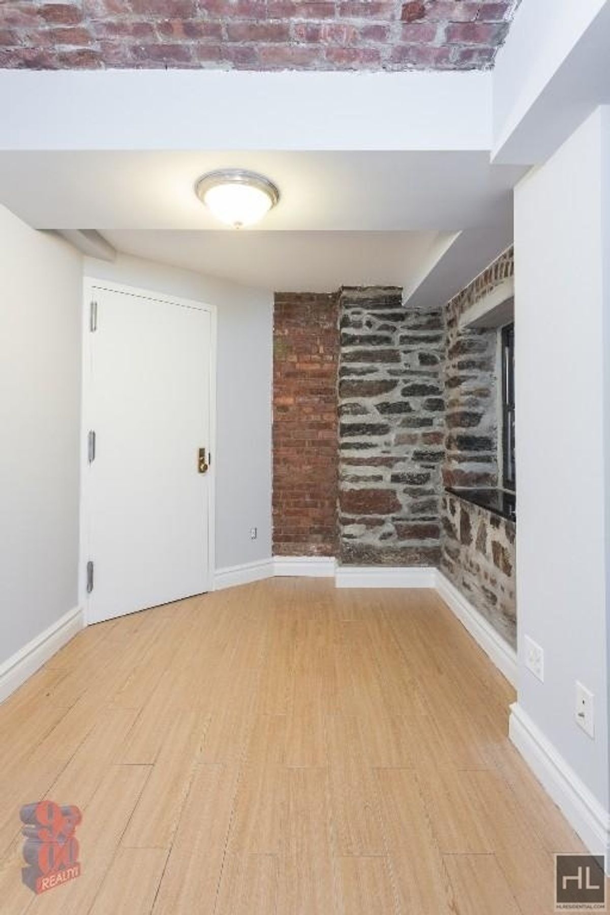 Building Photo - Mott Street