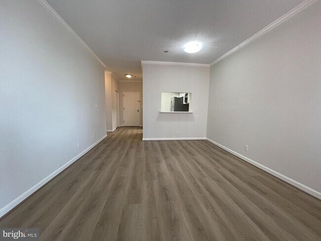 Building Photo - 1805 Crystal Dr
