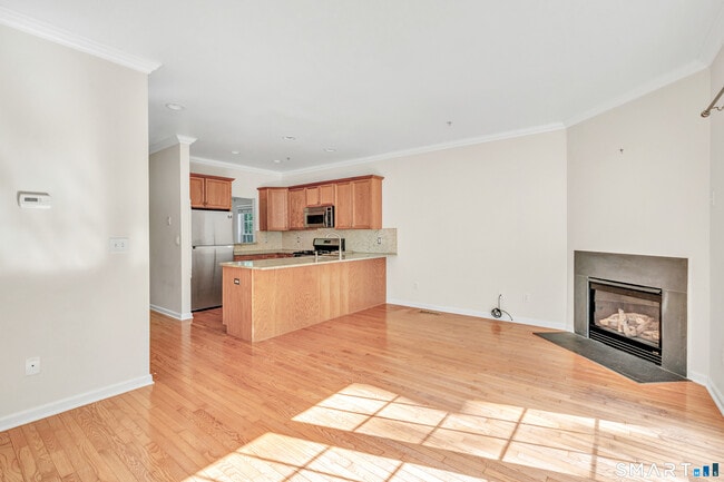 Building Photo - 570 Danbury Rd