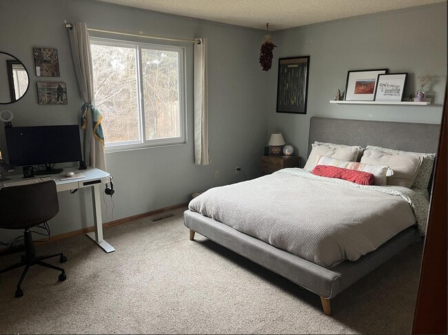 Building Photo - Bright 2 Bed, 2 Bath Home with Garage & Fenced Yard in Fort Collins