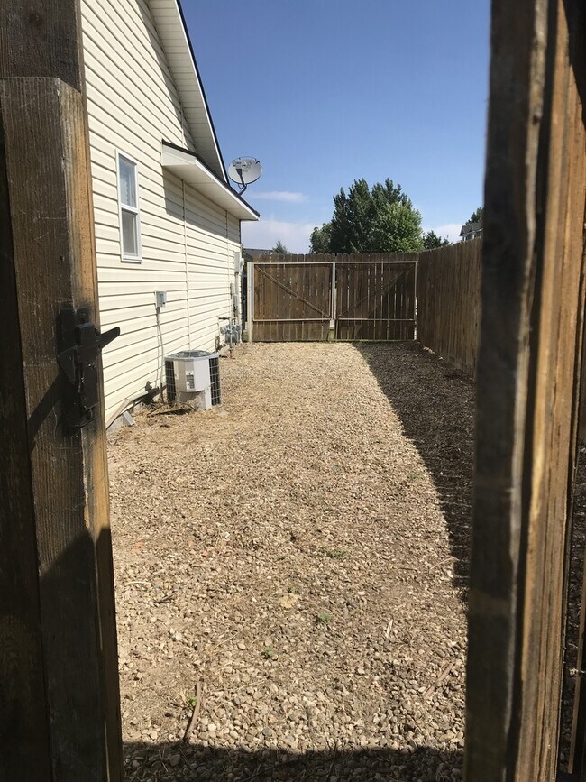 Building Photo - Cute Nampa home in one of  the most desirable neighborhoods. Fabulous location. 7159 E. Hampton.