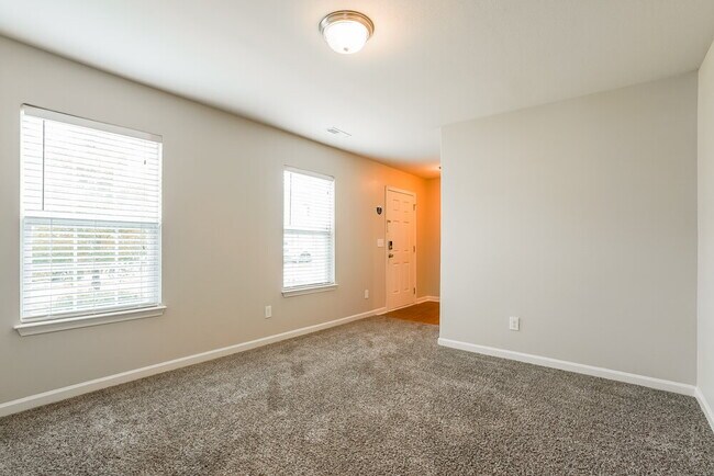 Building Photo - 4740 Queen Pierrette St