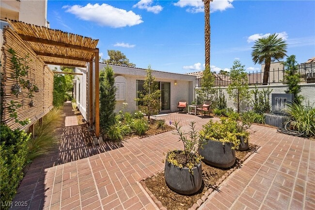 Building Photo - 3027 Bel Air Dr
