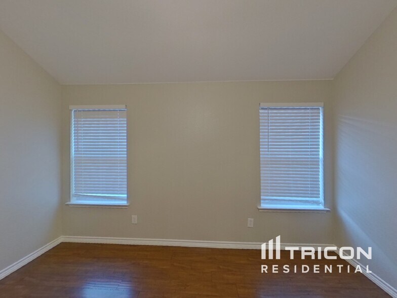 Building Photo - 648 Clearbrook St