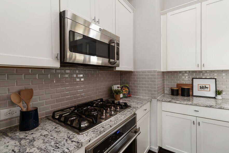 Building Photo - 2104 N Saint Marys St