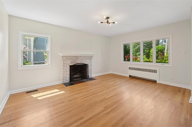 Building Photo - 119 Soundview Ave