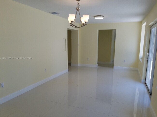 Building Photo - 801 NW 30th Pl