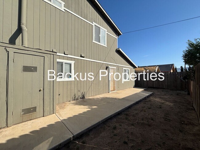 Building Photo - 1825 Palm Ave