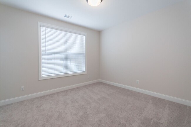Building Photo - Immaculate, new 3BR/3.5BA townhome in The Maxwell community in Alpharetta GA.
