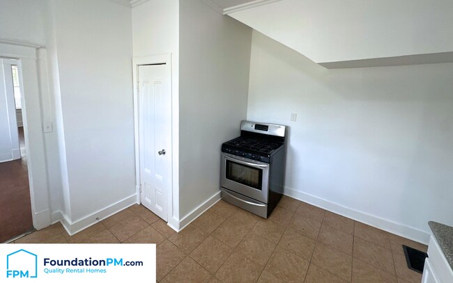 Building Photo - 1492 Faxon Ave