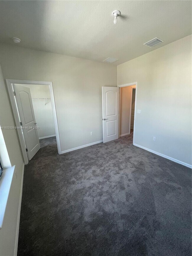 Building Photo - 2112 Appleton Cir S