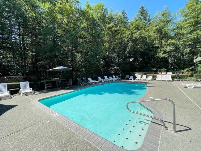 Building Photo - Bright 3-Bedroom Ground Floor Condo – Sundance at Klahanie, WA Updated & Move-In Ready with Clubh...