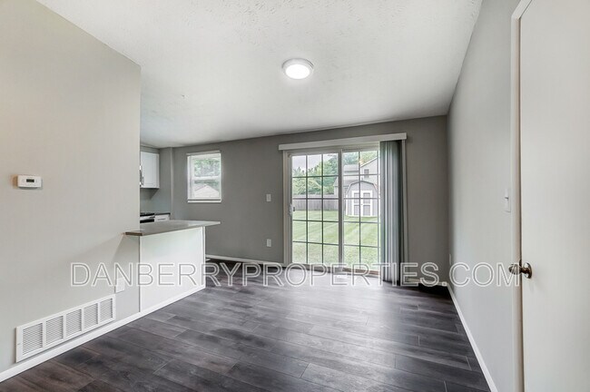 Building Photo - 3539 Turret Green Dr