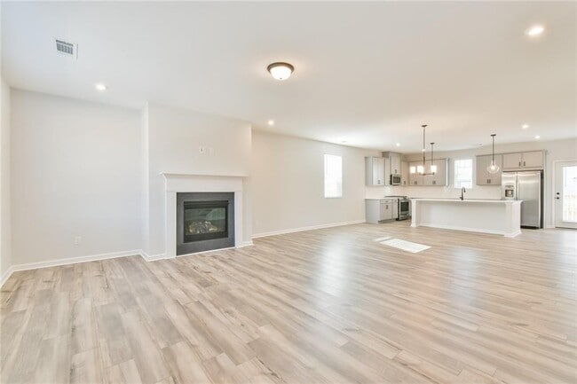 Building Photo - 2350 Whistler Wy NE