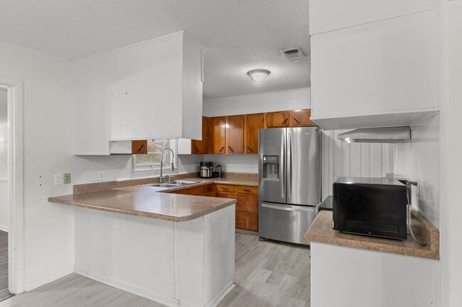 Building Photo - 3 bedrooms 2 bathroom