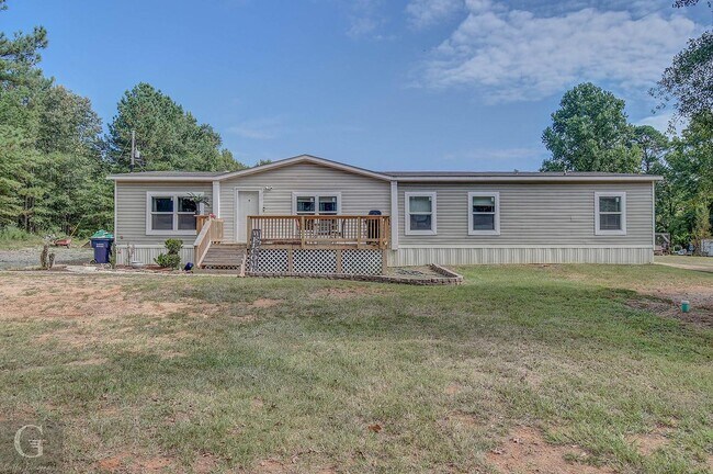 Primary Photo - 4BD/2BA home with fenced back yard.