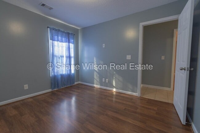Building Photo - 216 Periwinkle Way