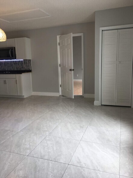 Dinning area - 202 Bramley Ct