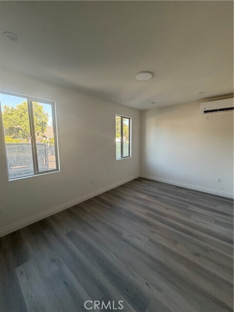 Building Photo - 317 N Shamrock Ave