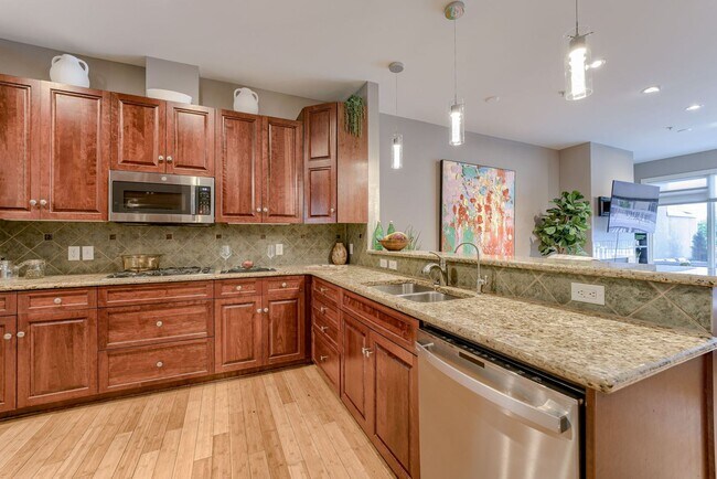 Building Photo - Prime Downtown 2-Bedroom Condo Steps from the Old Market!!